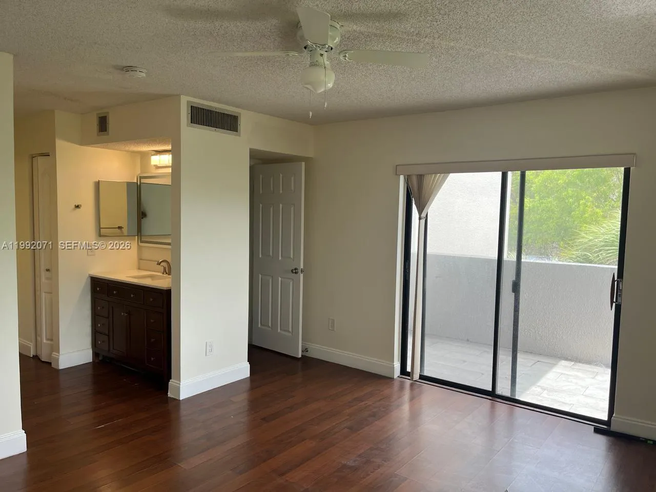 8810 Sw 132nd Pl 409dn, Miami, Florida 33186, Miami, Florida 33186, 3 Bedrooms Bedrooms, ,2 BathroomsBathrooms,Residential Lease,For Rent,8810 Sw 132nd Pl 409dn, Miami, Florida 33186,A11992071