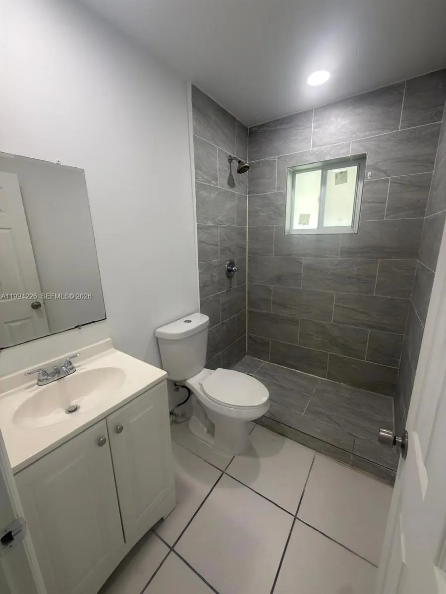 2622 Nw 24th St 3b, Miami, Florida 33142, Miami, Florida 33142, 1 Bedroom Bedrooms, ,1 BathroomBathrooms,Residential Lease,For Rent,2622 Nw 24th St 3b, Miami, Florida 33142,A11994226