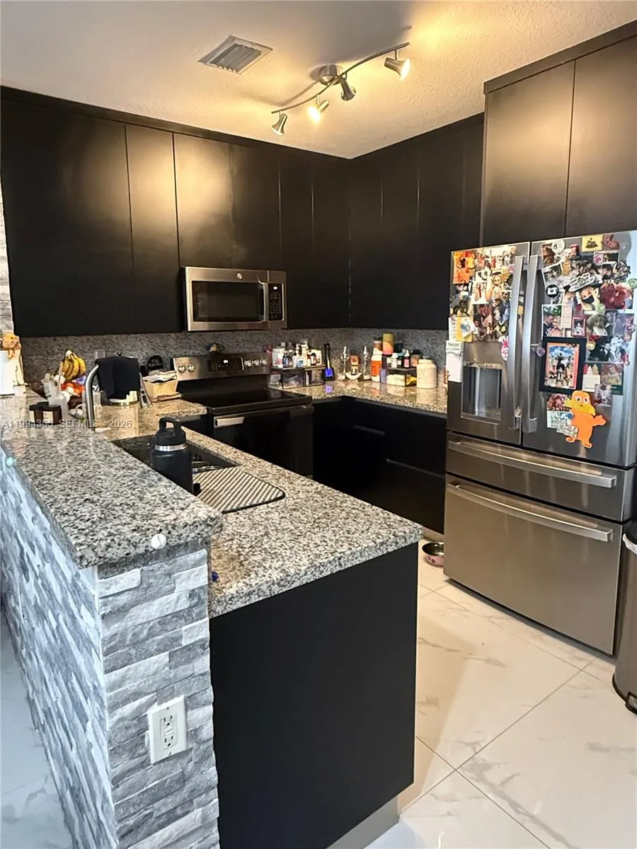 8470 Sw 150th Ave 6, Miami, Florida 33193, Miami, Florida 33193, 3 Bedrooms Bedrooms, ,2 BathroomsBathrooms,Residential Lease,For Rent,8470 Sw 150th Ave 6, Miami, Florida 33193,A11994355