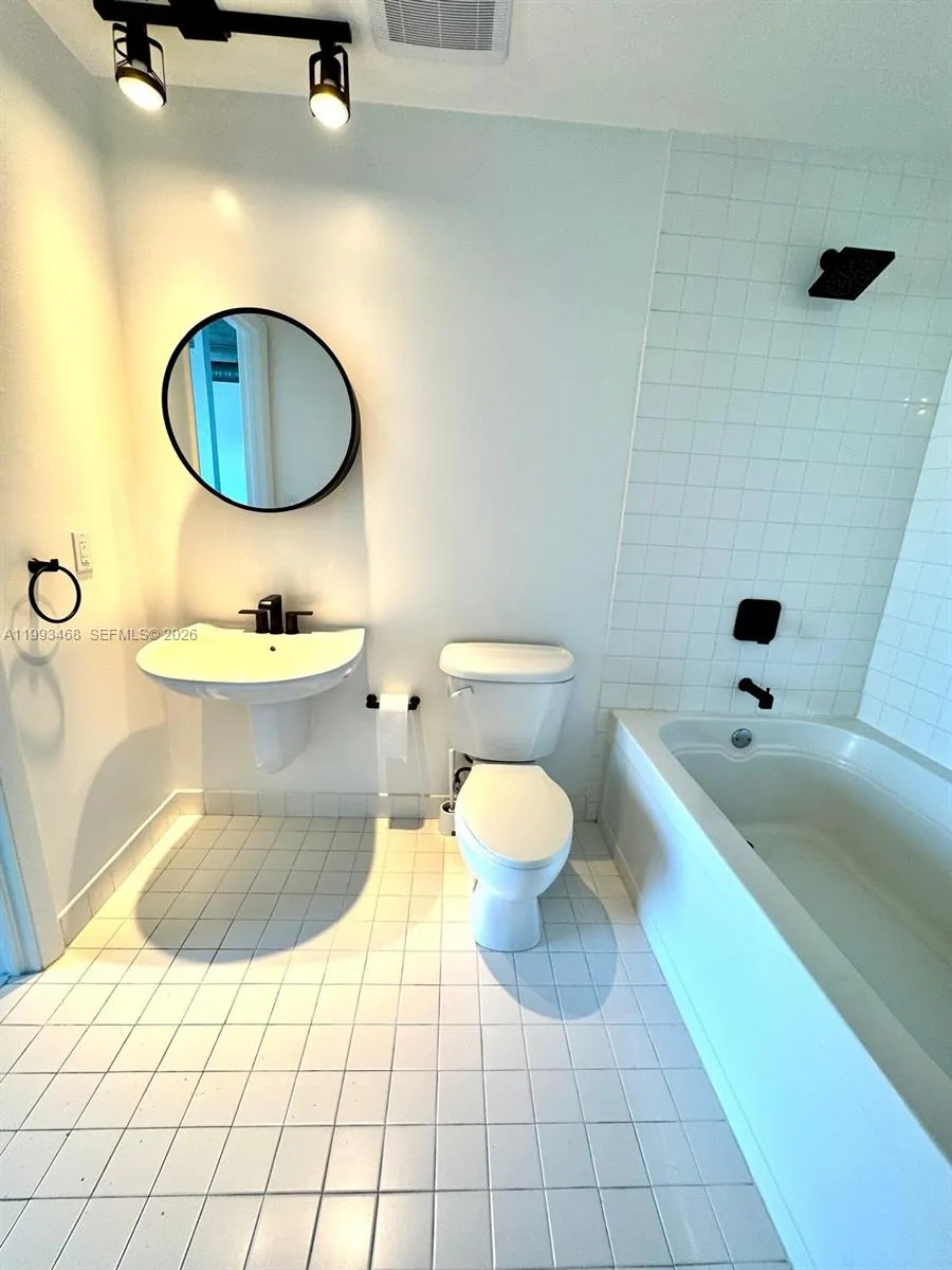 10 Sw South River Dr 1710, Miami, Florida 33130, Miami, Florida 33130, 1 Bedroom Bedrooms, ,1 BathroomBathrooms,Residential Lease,For Rent,10 Sw South River Dr 1710, Miami, Florida 33130,A11993468