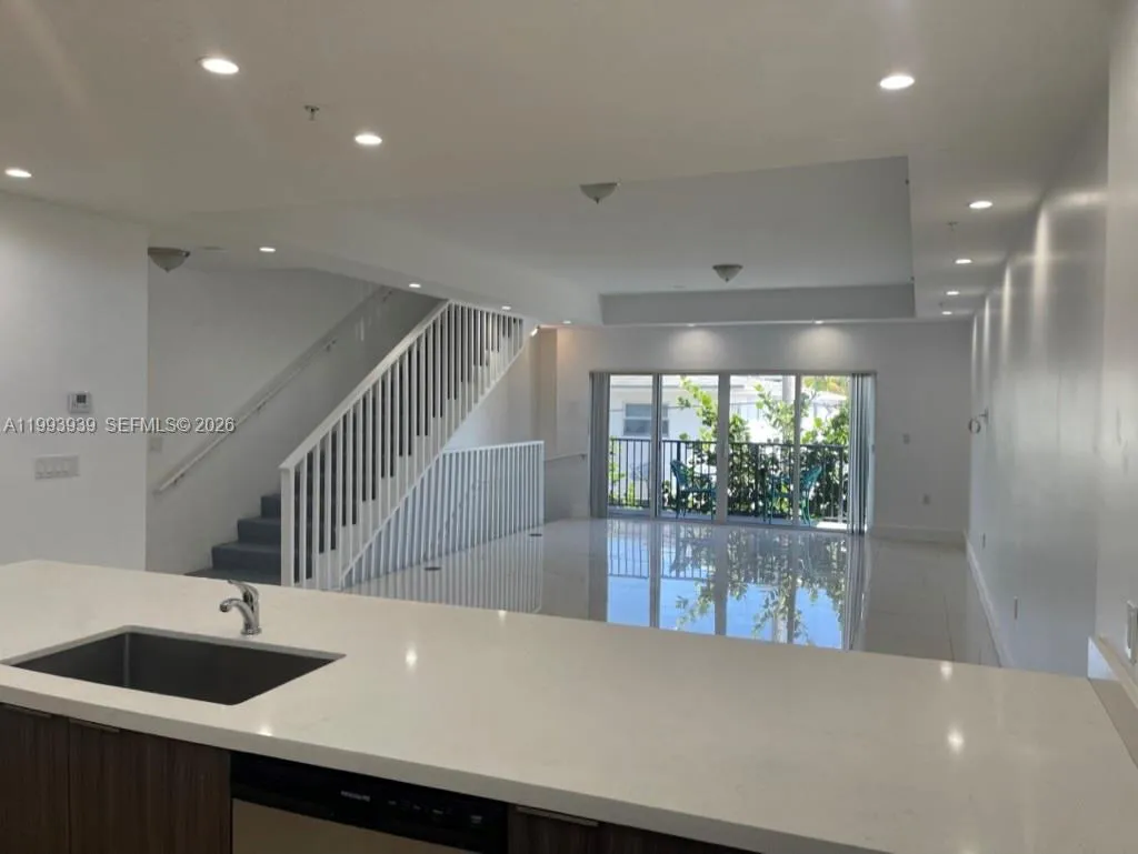1813 Madison St 2, Hollywood, Florida 33020, Hollywood, Florida 33020, 3 Bedrooms Bedrooms, ,3 BathroomsBathrooms,Residential Lease,For Rent,1813 Madison St 2, Hollywood, Florida 33020,A11993939