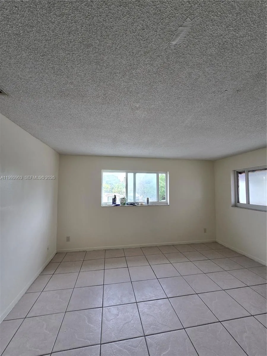2244 Madison St 6, Hollywood, Florida 33020, Hollywood, Florida 33020, 2 Bedrooms Bedrooms, ,2 BathroomsBathrooms,Residential Lease,For Rent,2244 Madison St 6, Hollywood, Florida 33020,A11993903