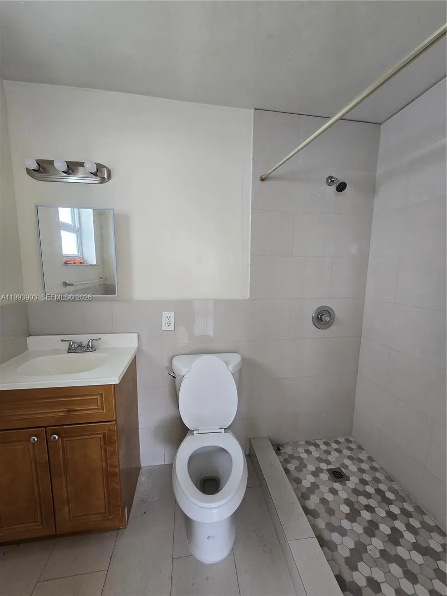 2244 Madison St 6, Hollywood, Florida 33020, Hollywood, Florida 33020, 2 Bedrooms Bedrooms, ,2 BathroomsBathrooms,Residential Lease,For Rent,2244 Madison St 6, Hollywood, Florida 33020,A11993903