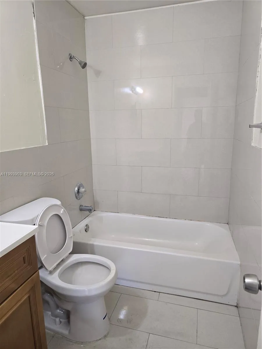 2244 Madison St 6, Hollywood, Florida 33020, Hollywood, Florida 33020, 2 Bedrooms Bedrooms, ,2 BathroomsBathrooms,Residential Lease,For Rent,2244 Madison St 6, Hollywood, Florida 33020,A11993903