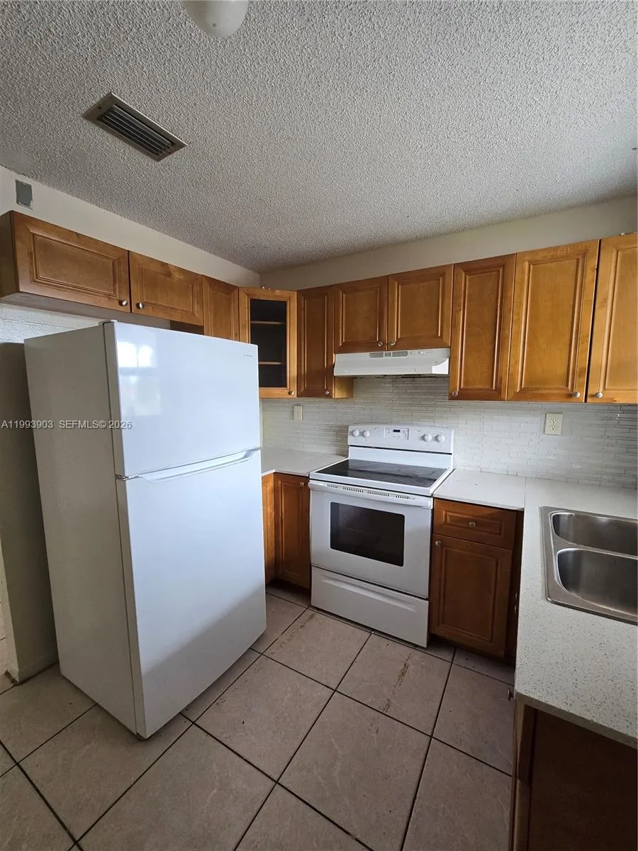 2244 Madison St 6, Hollywood, Florida 33020, Hollywood, Florida 33020, 2 Bedrooms Bedrooms, ,2 BathroomsBathrooms,Residential Lease,For Rent,2244 Madison St 6, Hollywood, Florida 33020,A11993903
