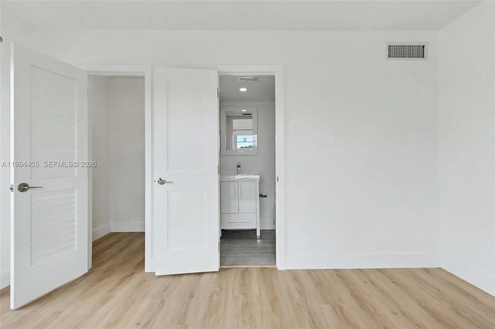 1220 71st St 35, Miami Beach, Florida 33141, Miami Beach, Florida 33141, 1 Bedroom Bedrooms, ,2 BathroomsBathrooms,Residential Lease,For Rent,1220 71st St 35, Miami Beach, Florida 33141,A11994405