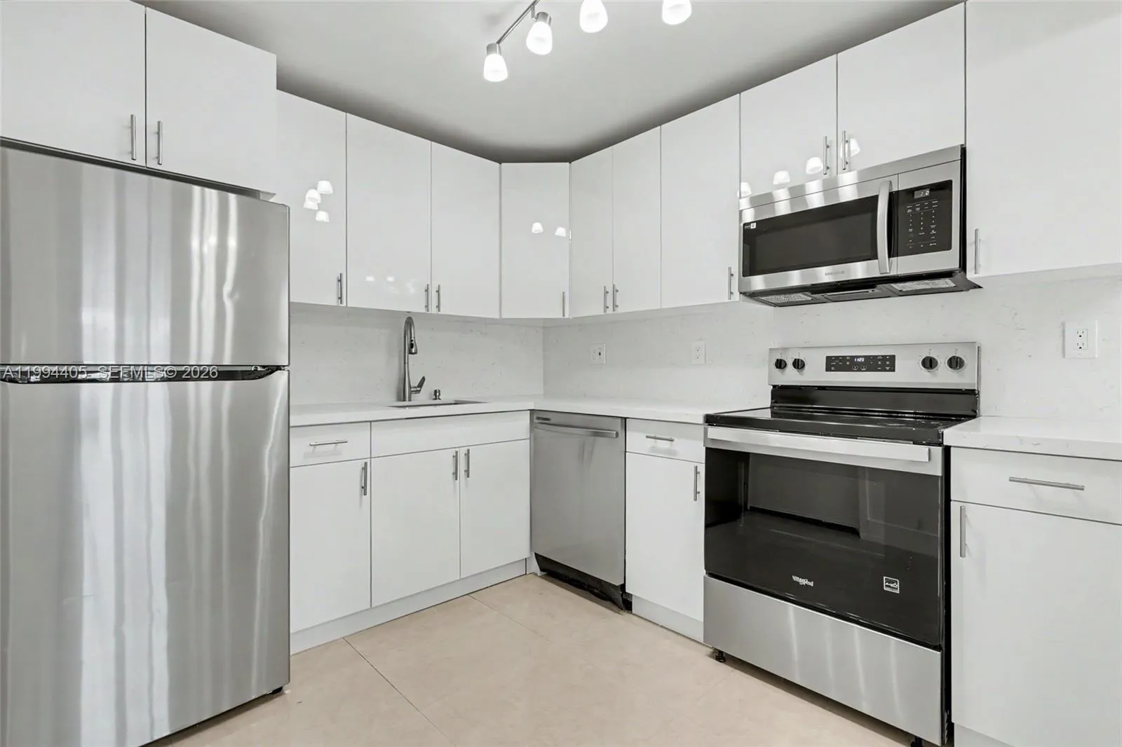 1220 71st St 35, Miami Beach, Florida 33141, Miami Beach, Florida 33141, 1 Bedroom Bedrooms, ,2 BathroomsBathrooms,Residential Lease,For Rent,1220 71st St 35, Miami Beach, Florida 33141,A11994405