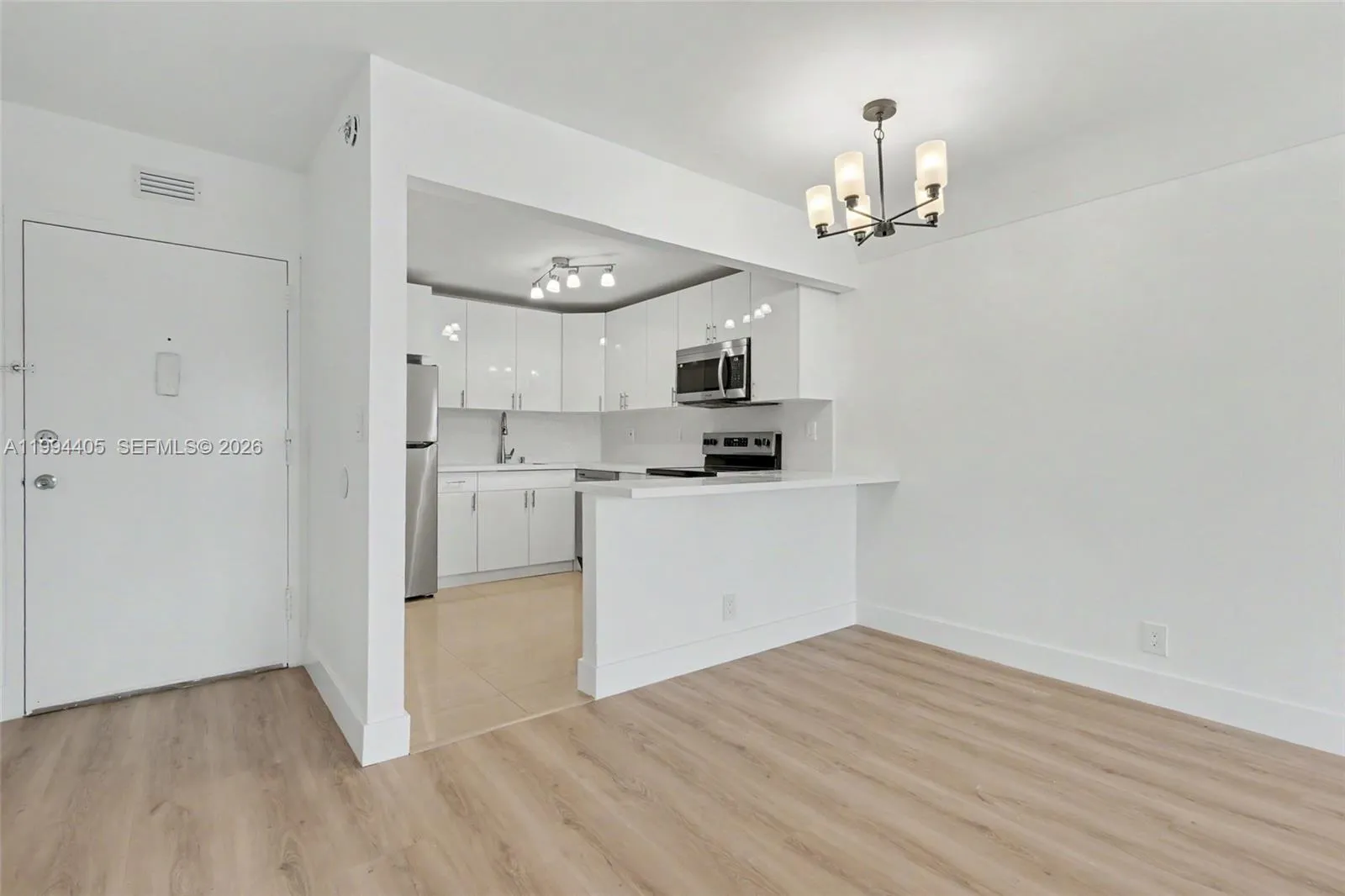 1220 71st St 35, Miami Beach, Florida 33141, Miami Beach, Florida 33141, 1 Bedroom Bedrooms, ,2 BathroomsBathrooms,Residential Lease,For Rent,1220 71st St 35, Miami Beach, Florida 33141,A11994405