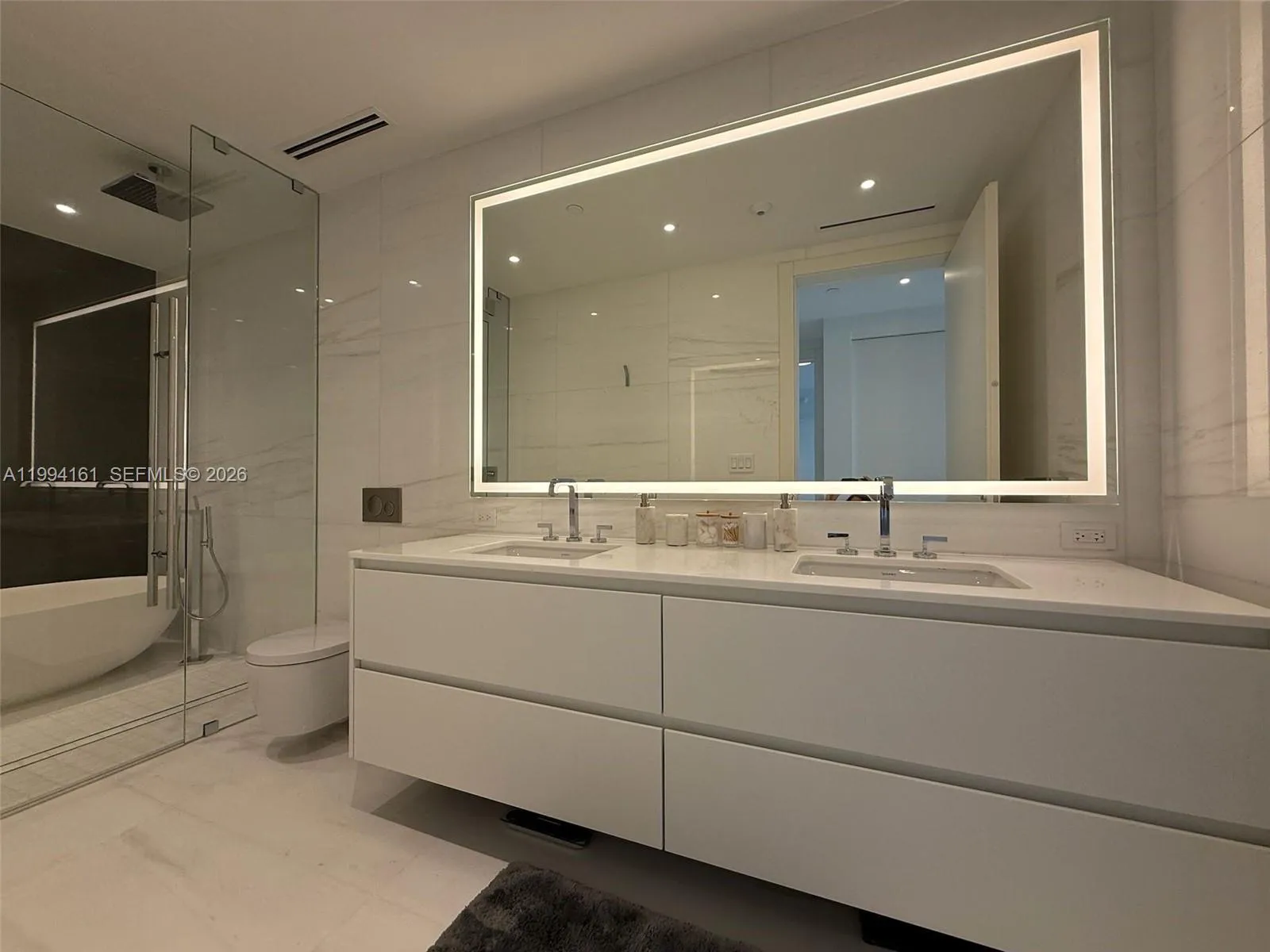 300 Biscayne Blvd Way 2706, Miami, Florida 33131, Miami, Florida 33131, 2 Bedrooms Bedrooms, ,2 BathroomsBathrooms,Residential Lease,For Rent,300 Biscayne Blvd Way 2706, Miami, Florida 33131,A11994161