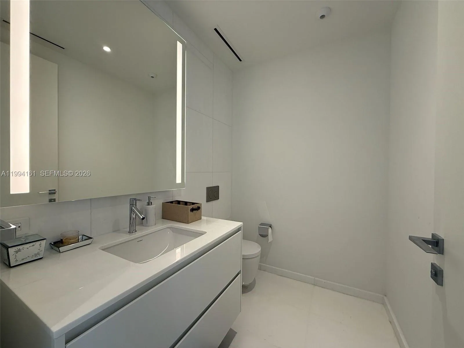 300 Biscayne Blvd Way 2706, Miami, Florida 33131, Miami, Florida 33131, 2 Bedrooms Bedrooms, ,2 BathroomsBathrooms,Residential Lease,For Rent,300 Biscayne Blvd Way 2706, Miami, Florida 33131,A11994161