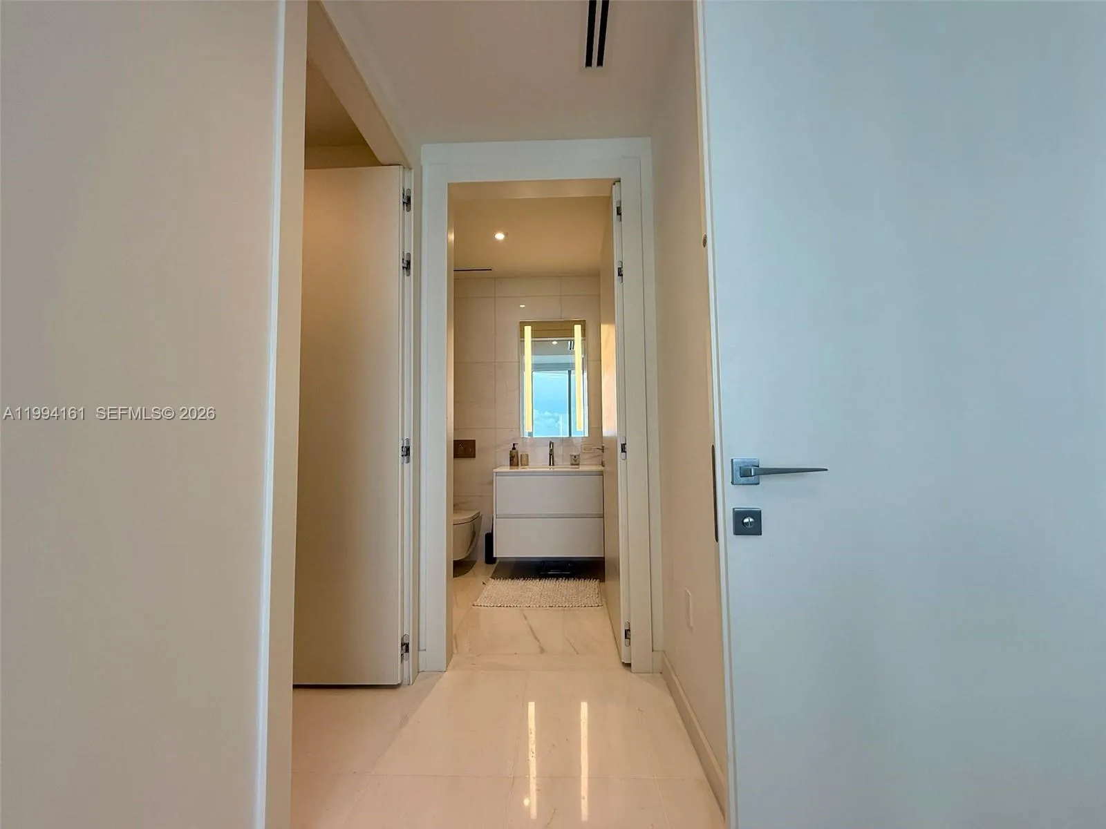 300 Biscayne Blvd Way 2706, Miami, Florida 33131, Miami, Florida 33131, 2 Bedrooms Bedrooms, ,2 BathroomsBathrooms,Residential Lease,For Rent,300 Biscayne Blvd Way 2706, Miami, Florida 33131,A11994161