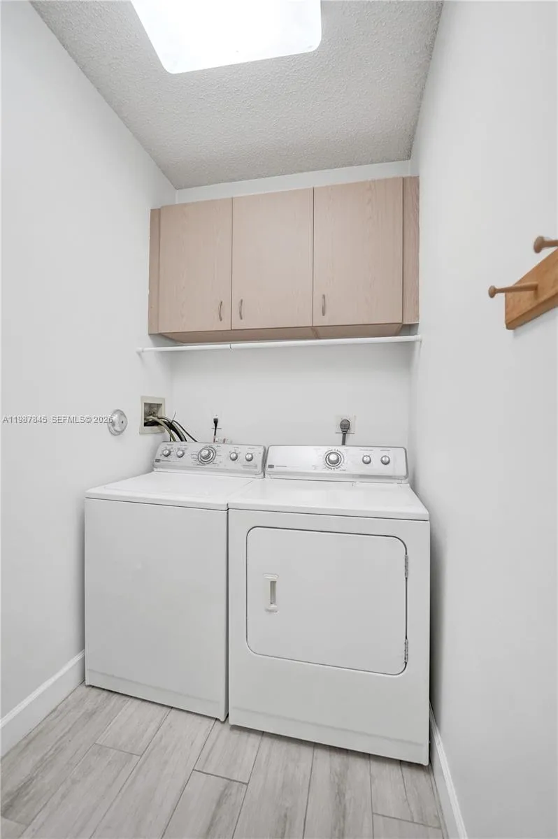 484 Cambridge Dr, Weston, Florida 33326, Weston, Florida 33326, 4 Bedrooms Bedrooms, ,2 BathroomsBathrooms,Residential,For Sale,484 Cambridge Dr, Weston, Florida 33326,A11987845