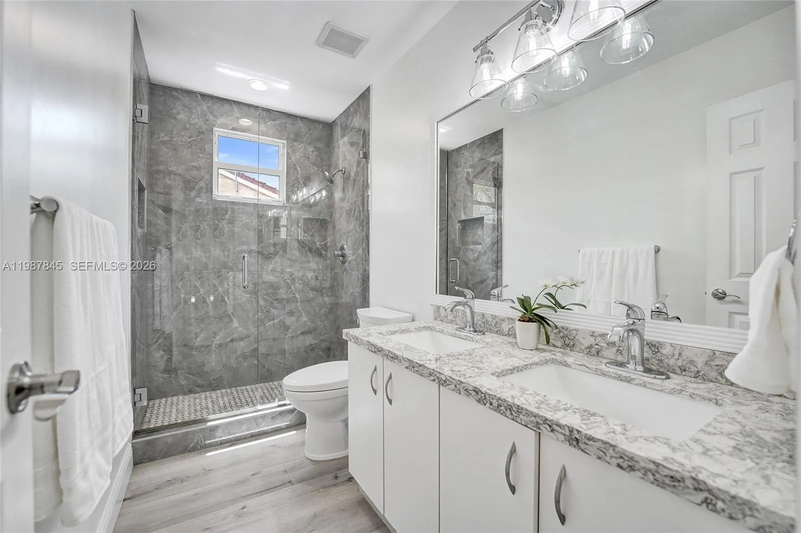 Full renovated bathroom between upstairs bedrooms