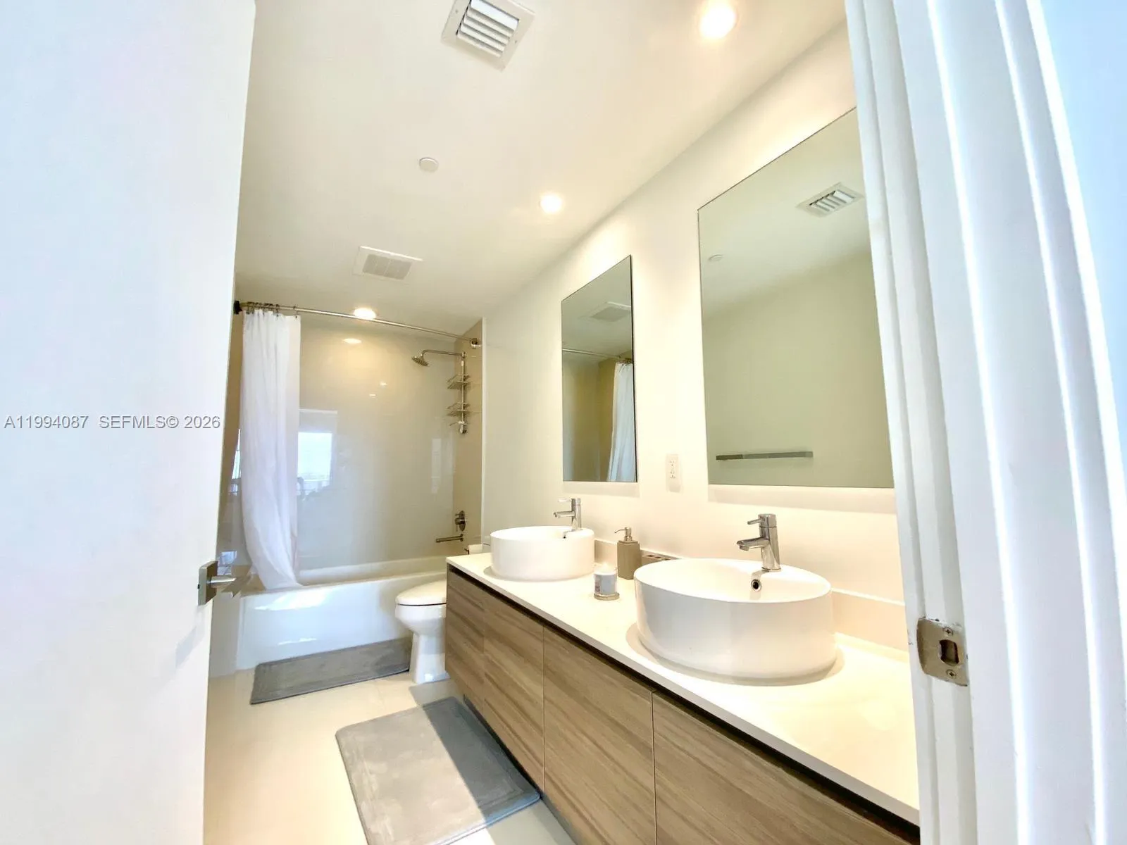 121 Ne 34th St 807, Miami, Florida 33137, Miami, Florida 33137, 3 Bedrooms Bedrooms, ,2 BathroomsBathrooms,Residential Lease,For Rent,121 Ne 34th St 807, Miami, Florida 33137,A11994087