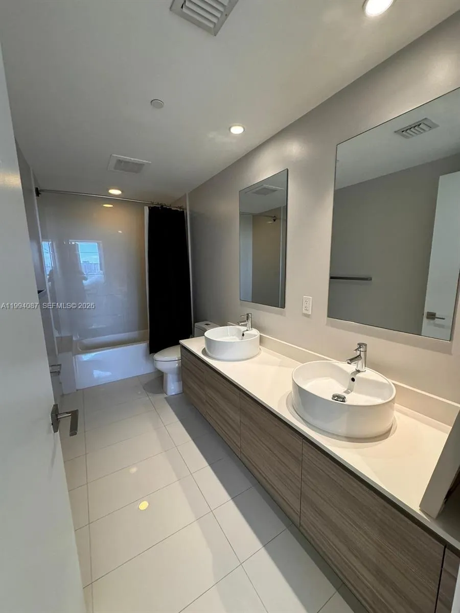 121 Ne 34th St 807, Miami, Florida 33137, Miami, Florida 33137, 3 Bedrooms Bedrooms, ,2 BathroomsBathrooms,Residential Lease,For Rent,121 Ne 34th St 807, Miami, Florida 33137,A11994087
