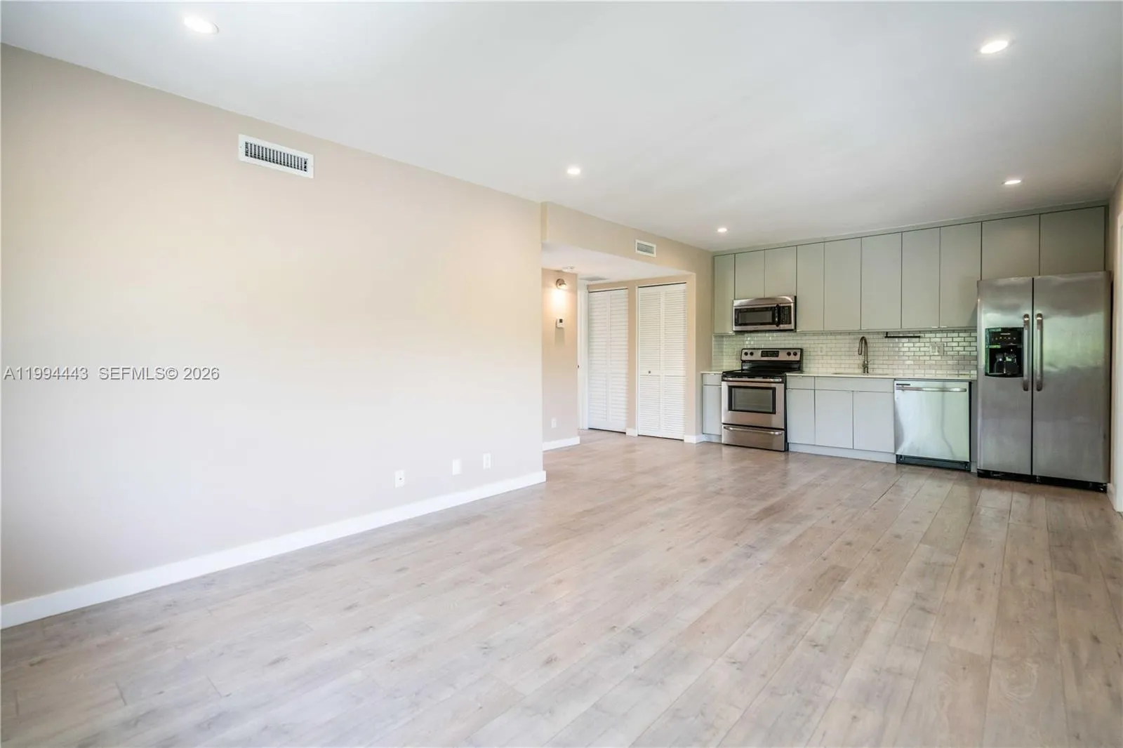 2400 Ne 26th St 5, Fort Lauderdale, Florida 33305, Fort Lauderdale, Florida 33305, 1 Bedroom Bedrooms, ,1 BathroomBathrooms,Residential Lease,For Rent,2400 Ne 26th St 5, Fort Lauderdale, Florida 33305,A11994443