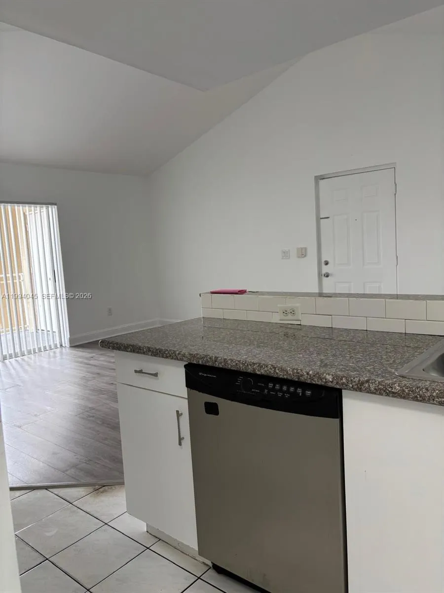 Hialeah, Florida 33015, 2 Bedrooms Bedrooms, ,2 BathroomsBathrooms,Residential Lease,For Rent,A11994045