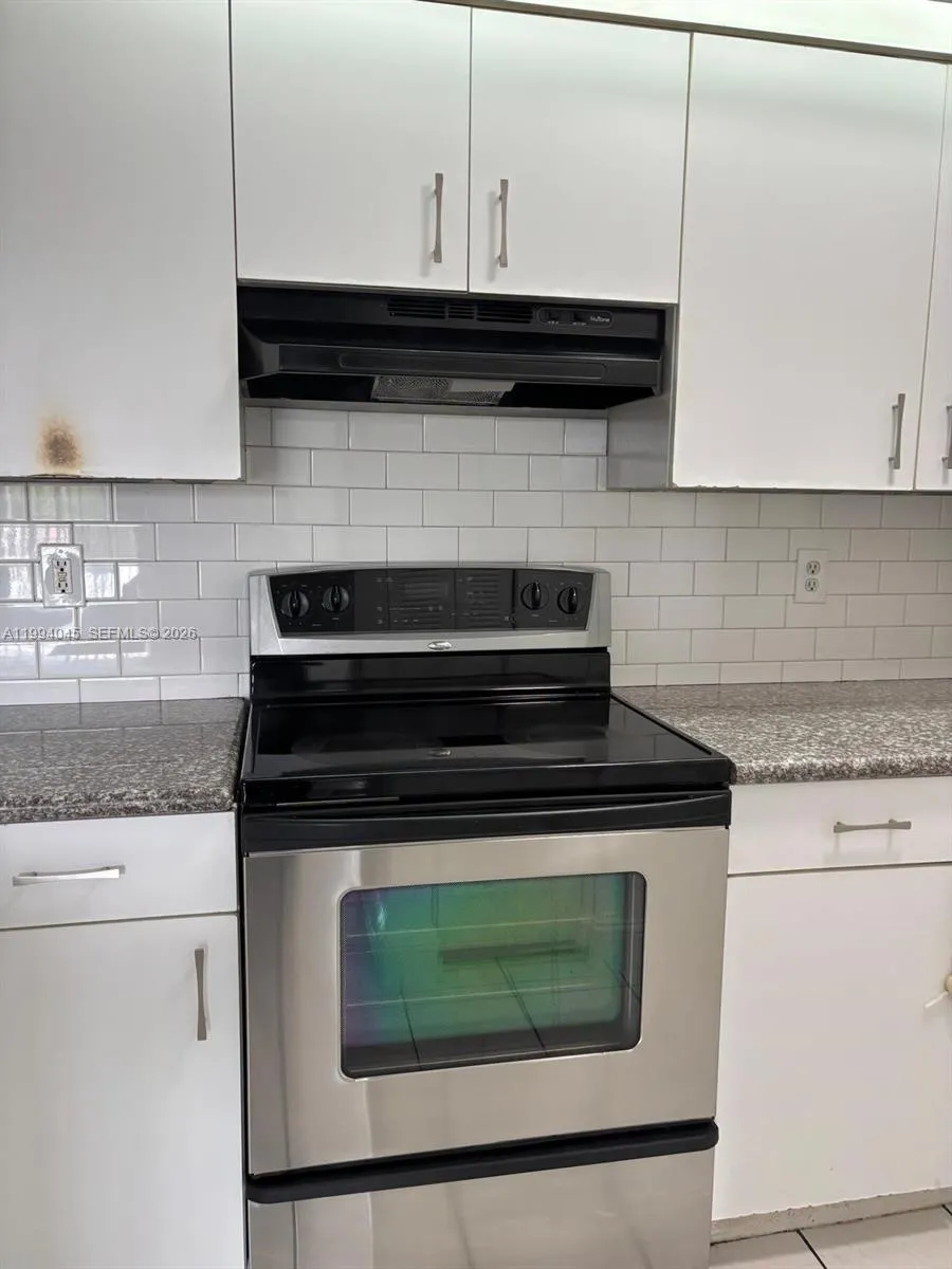 Hialeah, Florida 33015, 2 Bedrooms Bedrooms, ,2 BathroomsBathrooms,Residential Lease,For Rent,A11994045