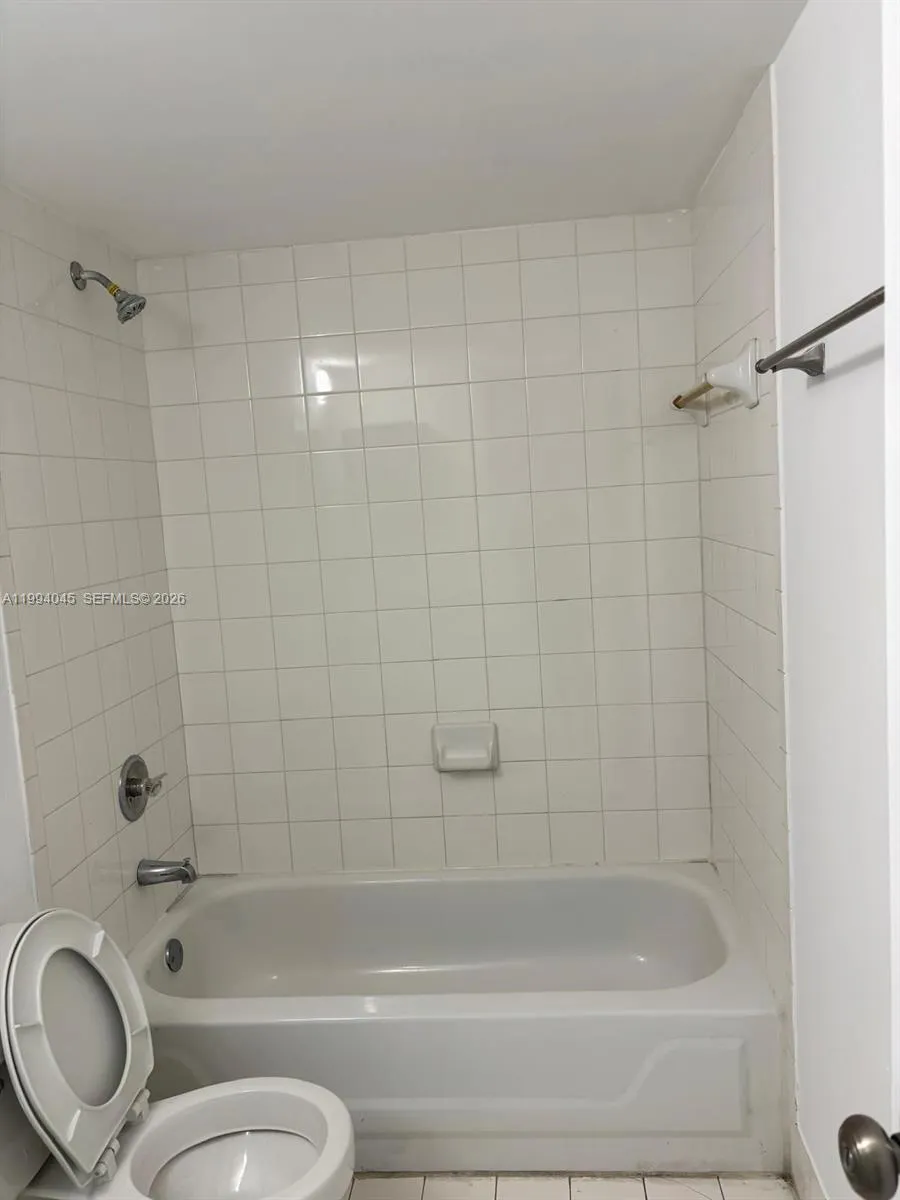Hialeah, Florida 33015, 2 Bedrooms Bedrooms, ,2 BathroomsBathrooms,Residential Lease,For Rent,A11994045