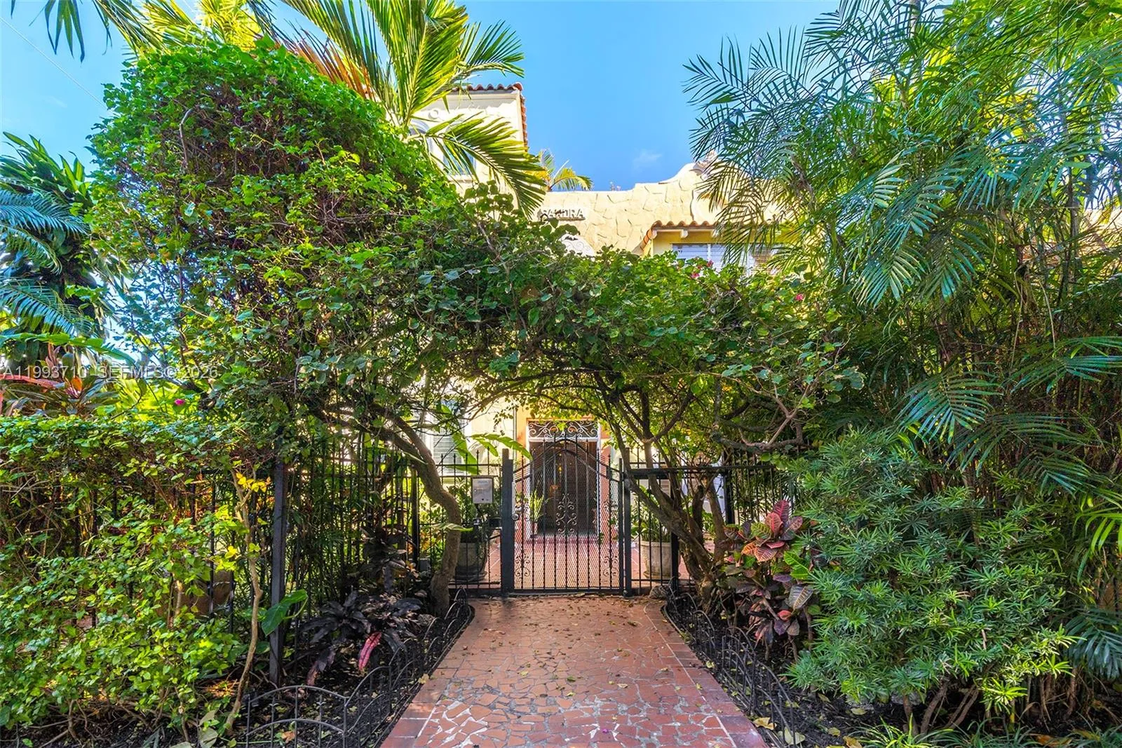 1361 Meridian Ave 4, Miami Beach, Florida 33139, Miami Beach, Florida 33139, ,1 BathroomBathrooms,Residential Lease,For Rent,1361 Meridian Ave 4, Miami Beach, Florida 33139,A11993710