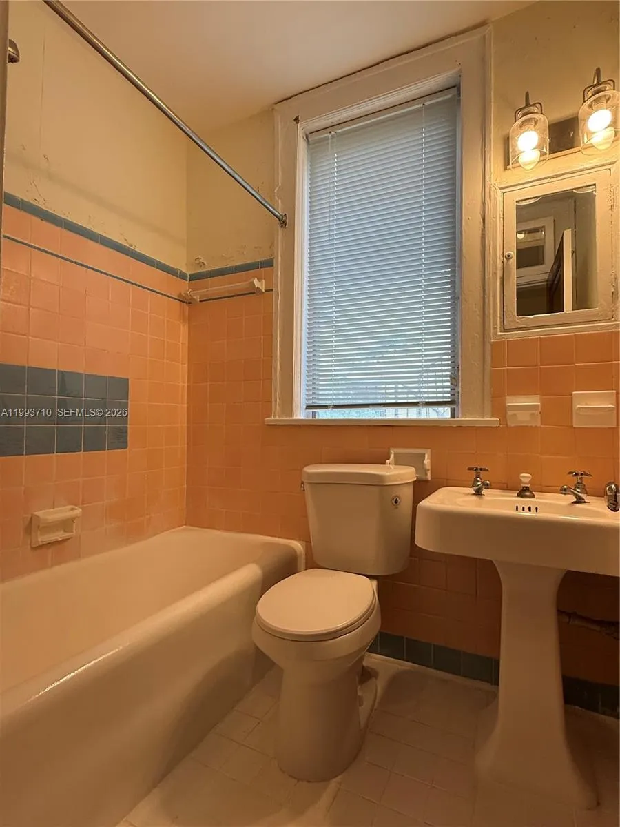 1361 Meridian Ave 4, Miami Beach, Florida 33139, Miami Beach, Florida 33139, ,1 BathroomBathrooms,Residential Lease,For Rent,1361 Meridian Ave 4, Miami Beach, Florida 33139,A11993710