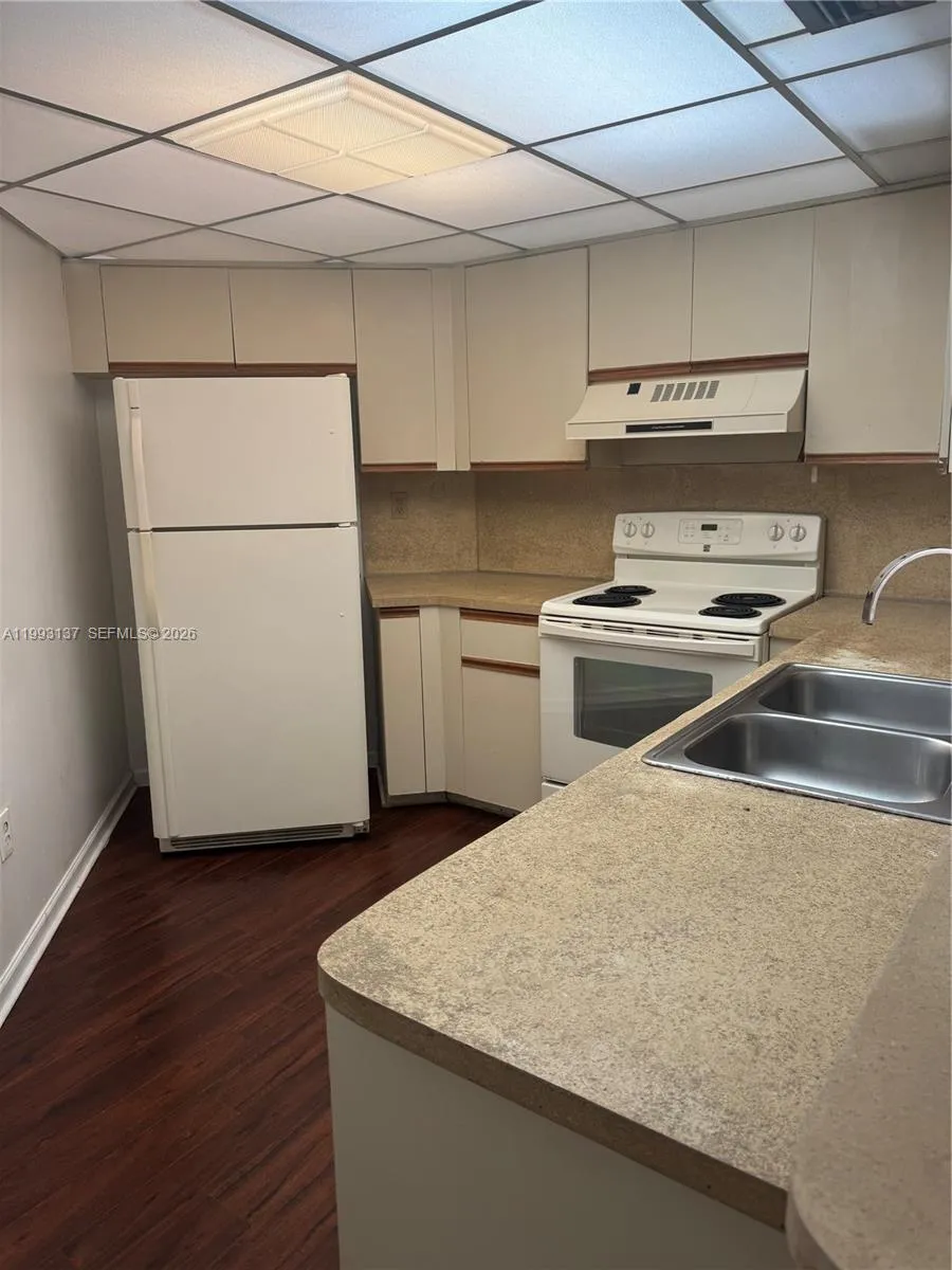 10233 Nw 9th St Cir 210-1, Miami, Florida 33172, Miami, Florida 33172, 2 Bedrooms Bedrooms, ,2 BathroomsBathrooms,Residential Lease,For Rent,10233 Nw 9th St Cir 210-1, Miami, Florida 33172,A11993137