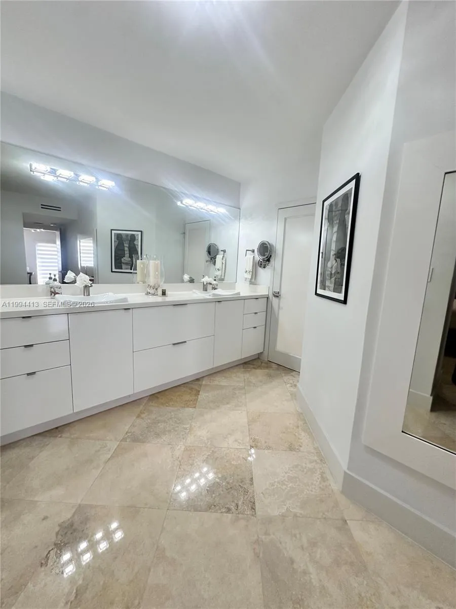 9225 Collins Ave 1111, Surfside, Florida 33154, Surfside, Florida 33154, 2 Bedrooms Bedrooms, ,2 BathroomsBathrooms,Residential Lease,For Rent,9225 Collins Ave 1111, Surfside, Florida 33154,A11994413