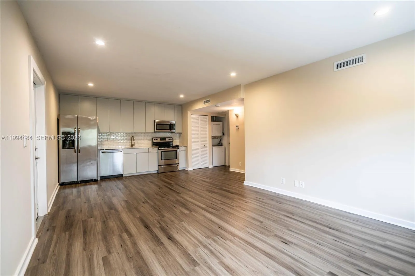 2400 Ne 26th St 6, Fort Lauderdale, Florida 33305, Fort Lauderdale, Florida 33305, 1 Bedroom Bedrooms, ,1 BathroomBathrooms,Residential Lease,For Rent,2400 Ne 26th St 6, Fort Lauderdale, Florida 33305,A11994484