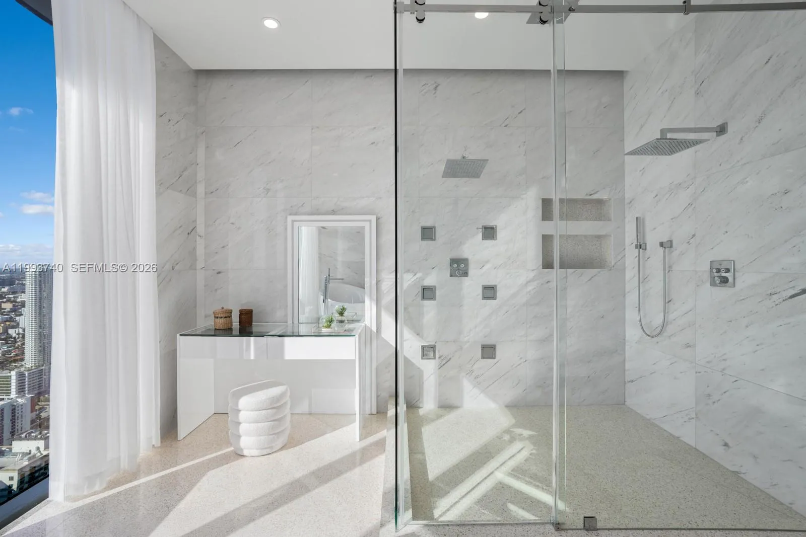 1000 Brickell Plz Uph6202, Miami, Florida 33131, Miami, Florida 33131, 6 Bedrooms Bedrooms, ,5 BathroomsBathrooms,Residential Lease,For Rent,1000 Brickell Plz Uph6202, Miami, Florida 33131,A11993740