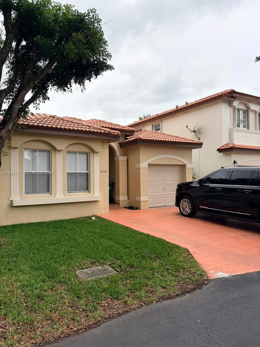 Doral, Florida 33178, 3 Bedrooms Bedrooms, ,2 BathroomsBathrooms,Residential,For Sale,A11994121