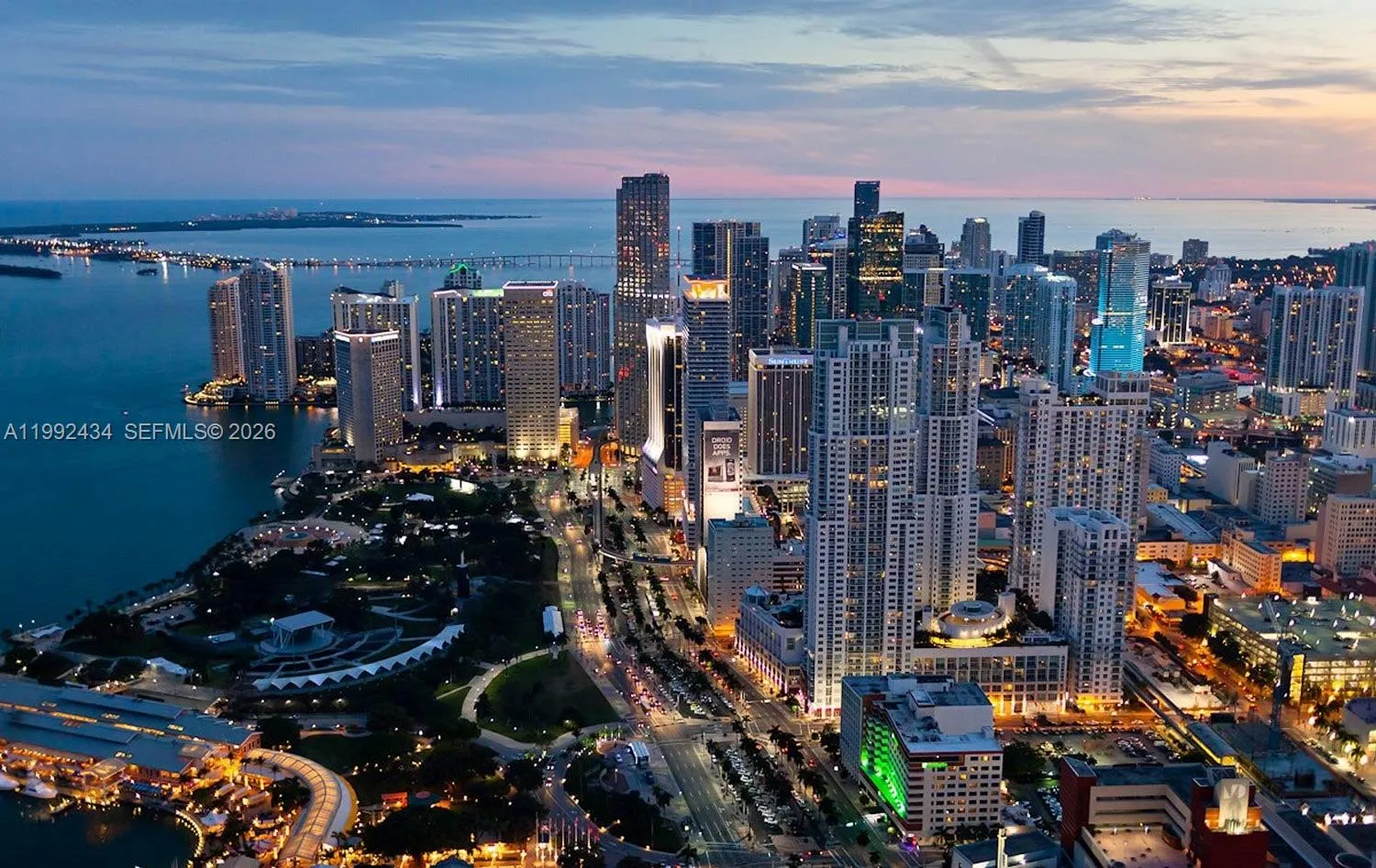 151 Se 1st St 2509, Miami, Florida 33131, Miami, Florida 33131, 1 Bedroom Bedrooms, ,1 BathroomBathrooms,Residential Lease,For Rent,151 Se 1st St 2509, Miami, Florida 33131,A11992434