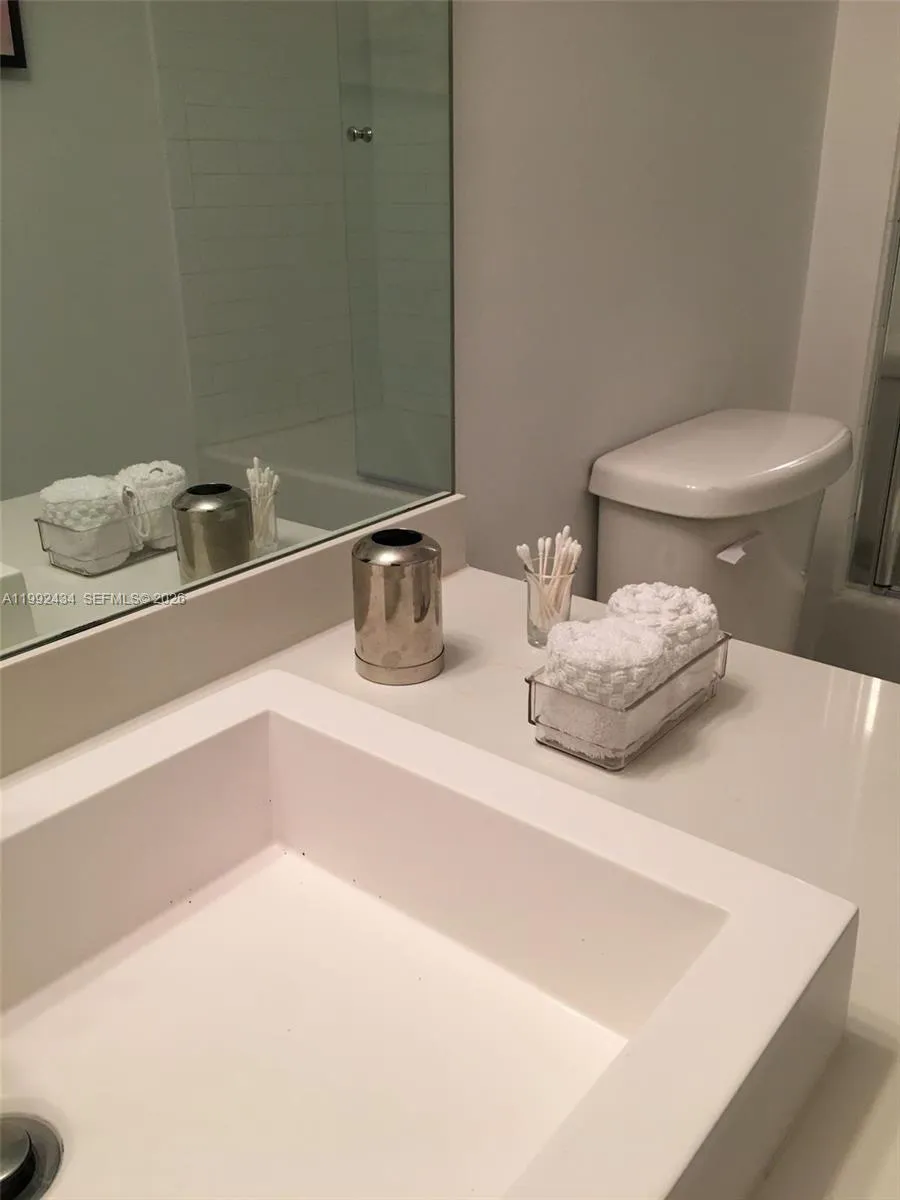 151 Se 1st St 2509, Miami, Florida 33131, Miami, Florida 33131, 1 Bedroom Bedrooms, ,1 BathroomBathrooms,Residential Lease,For Rent,151 Se 1st St 2509, Miami, Florida 33131,A11992434