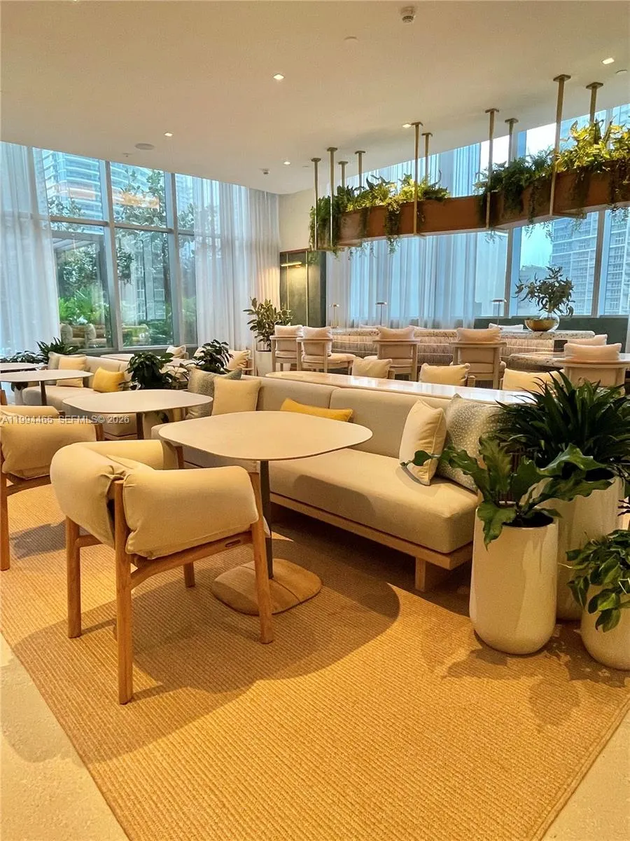 77 Se 5th 1213, Miami, Florida 33131, Miami, Florida 33131, 1 Bedroom Bedrooms, ,1 BathroomBathrooms,Residential Lease,For Rent,77 Se 5th 1213, Miami, Florida 33131,A11994465