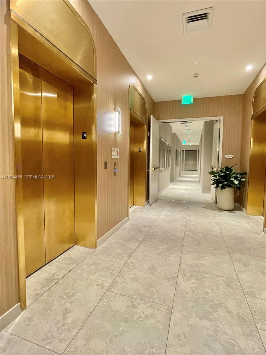 77 Se 5th 1213, Miami, Florida 33131, Miami, Florida 33131, 1 Bedroom Bedrooms, ,1 BathroomBathrooms,Residential Lease,For Rent,77 Se 5th 1213, Miami, Florida 33131,A11994465