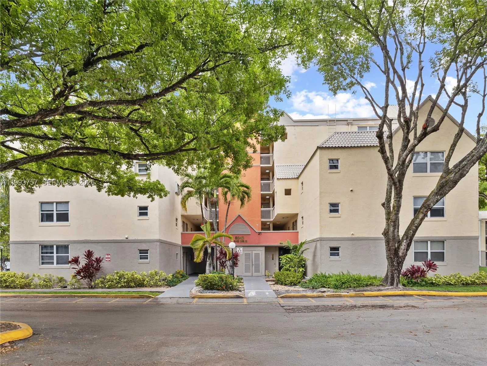 8343 Lake Dr 205, Doral, Florida 33166, Doral, Florida 33166, 1 Bedroom Bedrooms, ,1 BathroomBathrooms,Residential Lease,For Rent,8343 Lake Dr 205, Doral, Florida 33166,A11993757