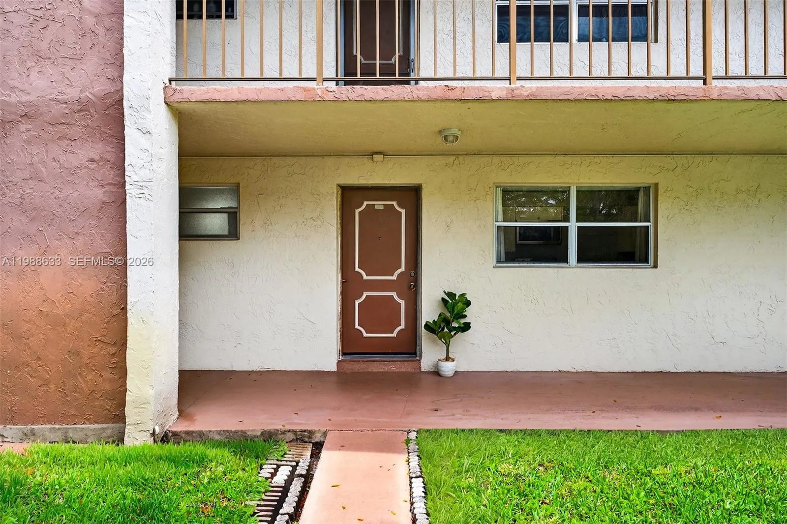 7000 Nova Dr 105e, Davie, Florida 33317, Davie, Florida 33317, 2 Bedrooms Bedrooms, ,2 BathroomsBathrooms,Residential,For Sale,7000 Nova Dr 105e, Davie, Florida 33317,A11988633
