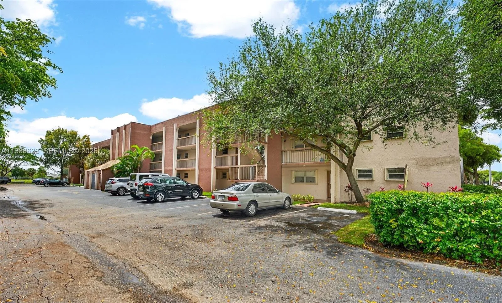 7000 Nova Dr 105e, Davie, Florida 33317, Davie, Florida 33317, 2 Bedrooms Bedrooms, ,2 BathroomsBathrooms,Residential,For Sale,7000 Nova Dr 105e, Davie, Florida 33317,A11988633