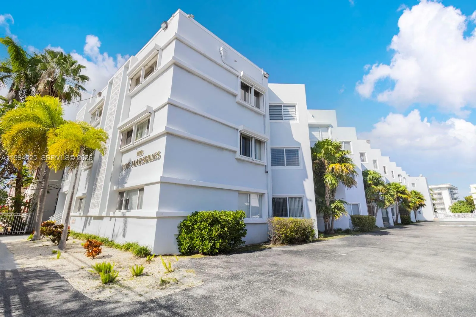 1185 Marseille Dr 101, Miami Beach, Florida 33141, Miami Beach, Florida 33141, 2 Bedrooms Bedrooms, ,2 BathroomsBathrooms,Residential Lease,For Rent,1185 Marseille Dr 101, Miami Beach, Florida 33141,A11994525