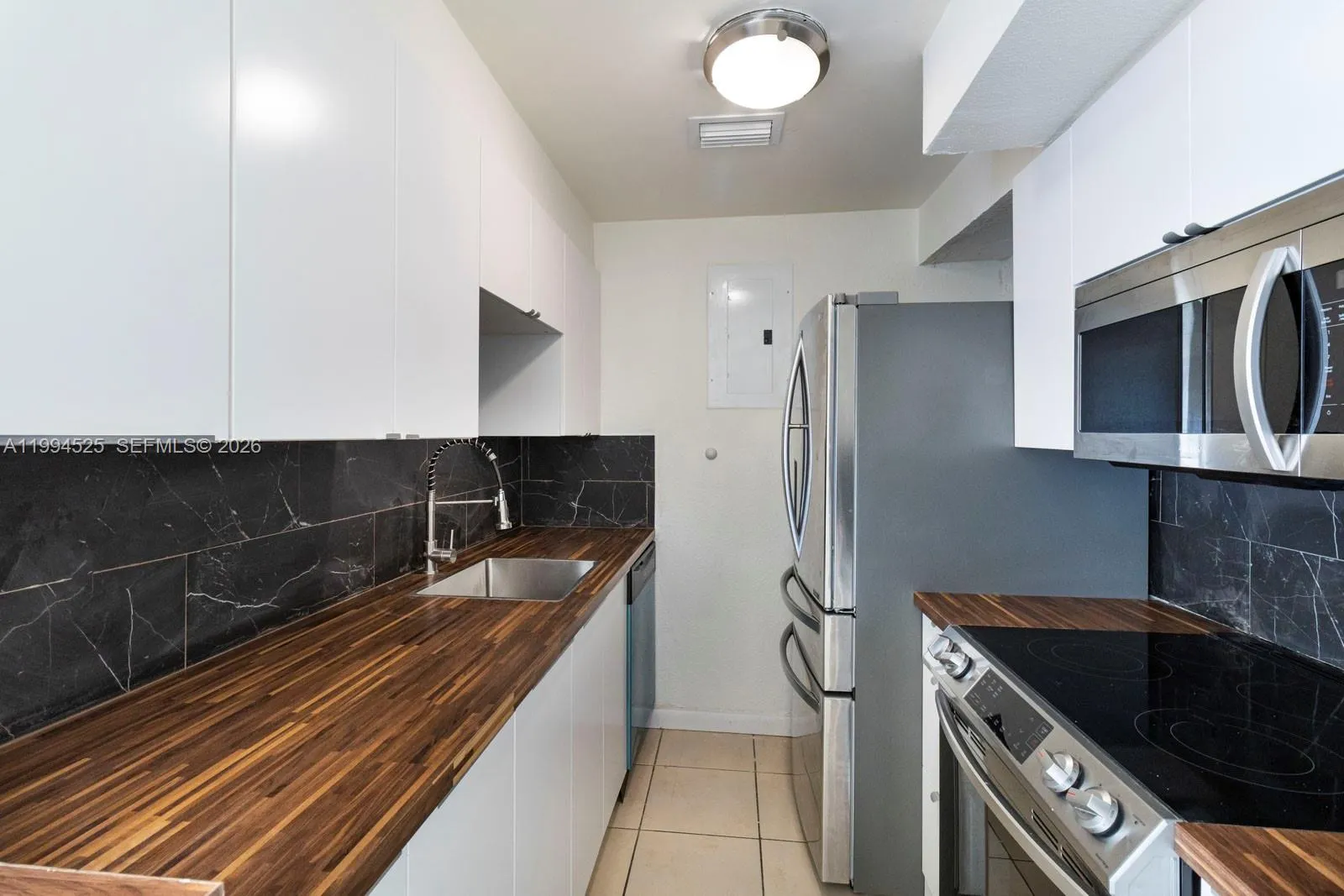 1185 Marseille Dr 101, Miami Beach, Florida 33141, Miami Beach, Florida 33141, 2 Bedrooms Bedrooms, ,2 BathroomsBathrooms,Residential Lease,For Rent,1185 Marseille Dr 101, Miami Beach, Florida 33141,A11994525