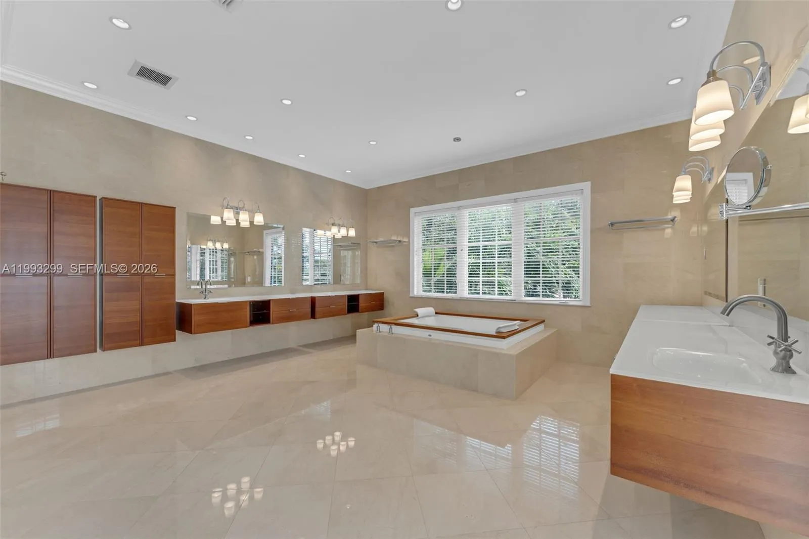 797 Ridgewood Rd ., Key Biscayne, Florida 33149, Key Biscayne, Florida 33149, 6 Bedrooms Bedrooms, ,6 BathroomsBathrooms,Residential Lease,For Rent,797 Ridgewood Rd ., Key Biscayne, Florida 33149,A11993299