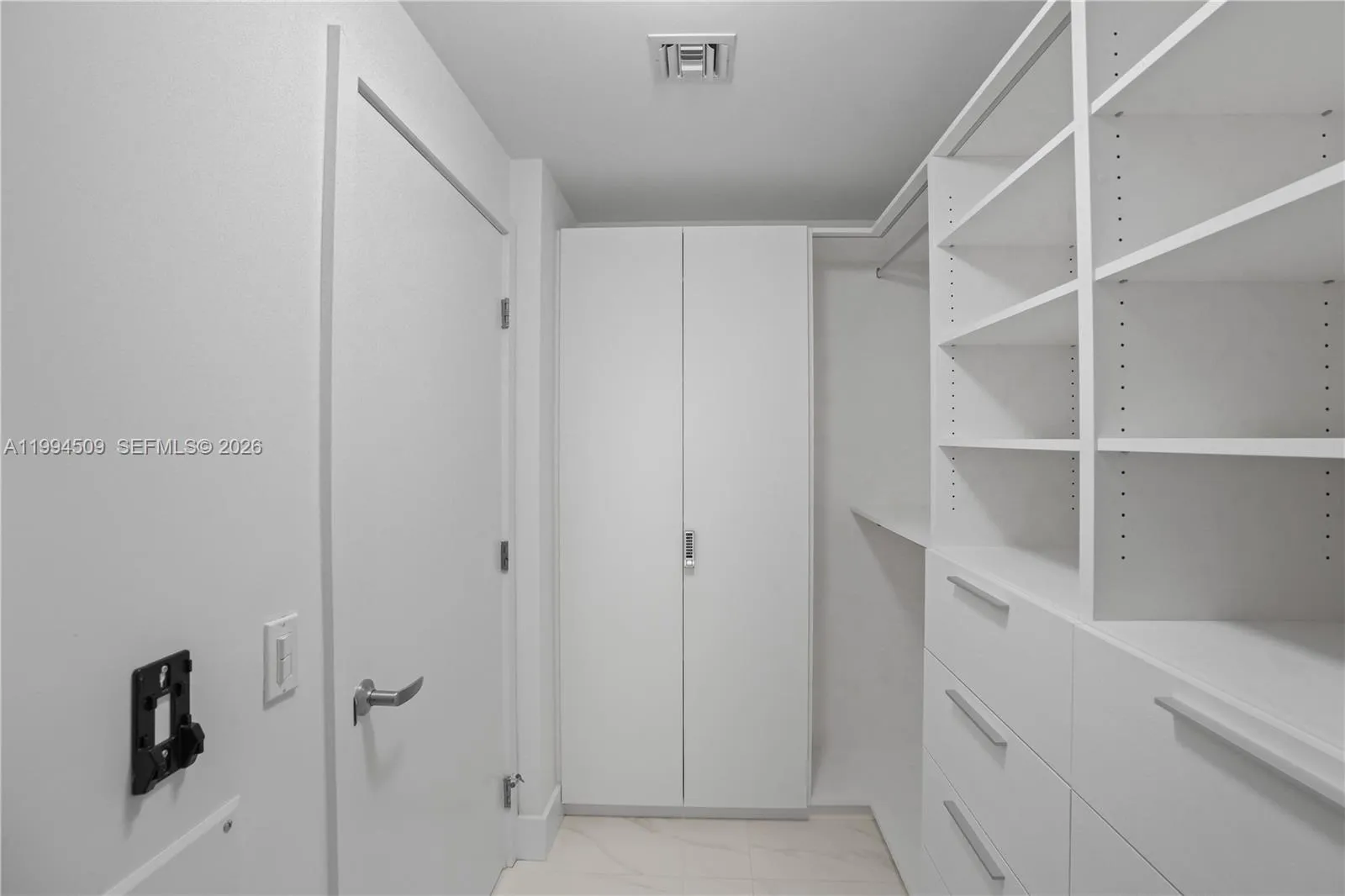 16385 Ne Biscayne Blvd 1402, North Miami Beach, Fl, North Miami Beach, Florida 33160, 1 Bedroom Bedrooms, ,2 BathroomsBathrooms,Residential Lease,For Rent,16385 Ne Biscayne Blvd 1402, North Miami Beach, Fl,A11994509
