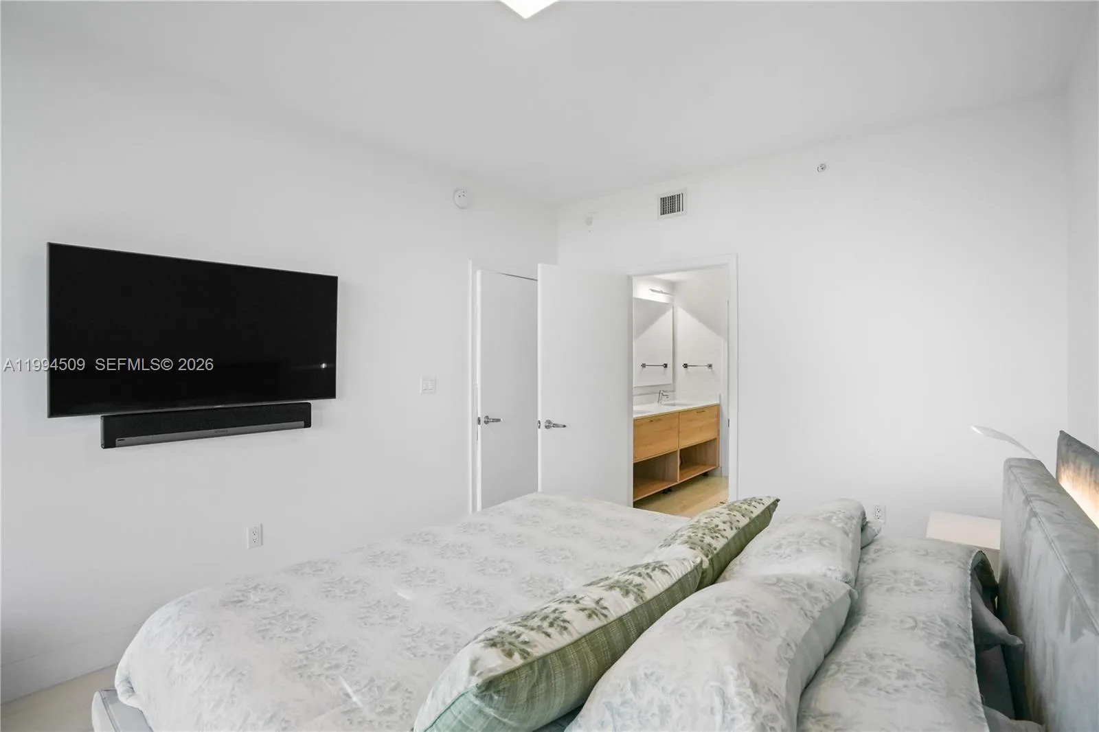 16385 Ne Biscayne Blvd 1402, North Miami Beach, Fl, North Miami Beach, Florida 33160, 1 Bedroom Bedrooms, ,2 BathroomsBathrooms,Residential Lease,For Rent,16385 Ne Biscayne Blvd 1402, North Miami Beach, Fl,A11994509