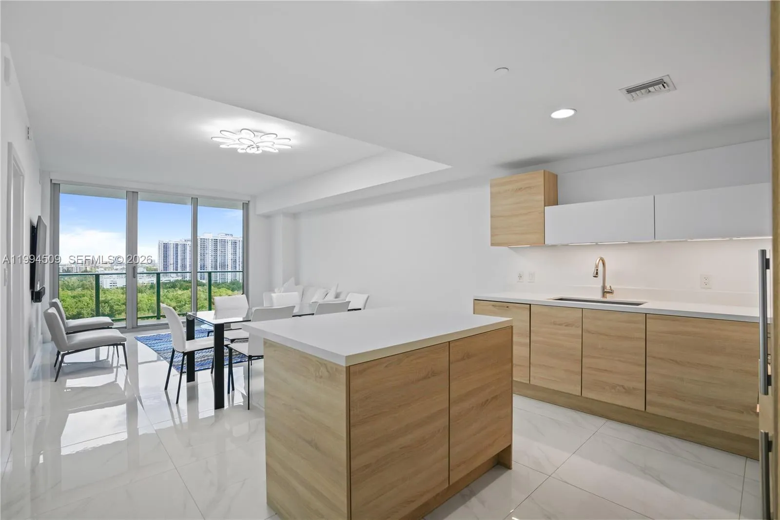 16385 Ne Biscayne Blvd 1402, North Miami Beach, Fl, North Miami Beach, Florida 33160, 1 Bedroom Bedrooms, ,2 BathroomsBathrooms,Residential Lease,For Rent,16385 Ne Biscayne Blvd 1402, North Miami Beach, Fl,A11994509