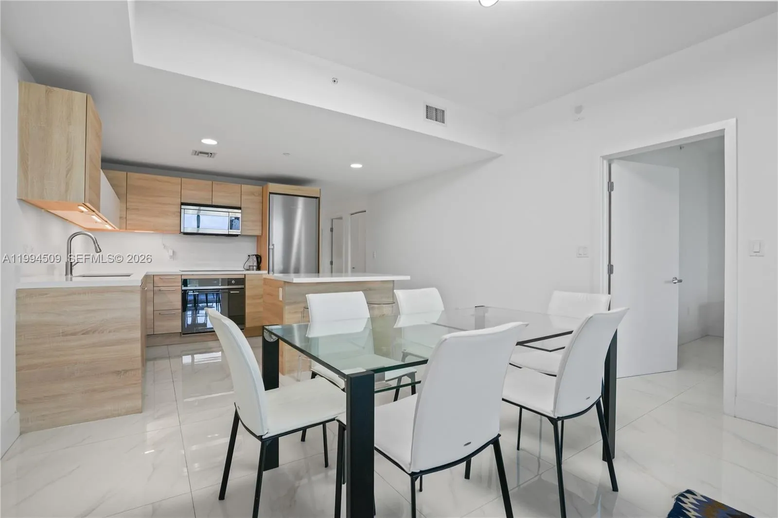 16385 Ne Biscayne Blvd 1402, North Miami Beach, Fl, North Miami Beach, Florida 33160, 1 Bedroom Bedrooms, ,2 BathroomsBathrooms,Residential Lease,For Rent,16385 Ne Biscayne Blvd 1402, North Miami Beach, Fl,A11994509