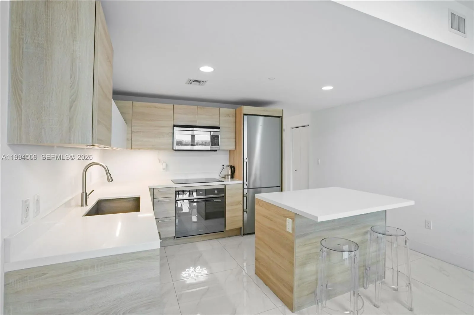 16385 Ne Biscayne Blvd 1402, North Miami Beach, Fl, North Miami Beach, Florida 33160, 1 Bedroom Bedrooms, ,2 BathroomsBathrooms,Residential Lease,For Rent,16385 Ne Biscayne Blvd 1402, North Miami Beach, Fl,A11994509