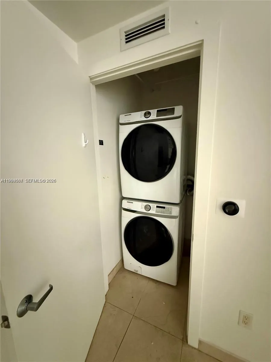 1060 Brickell Ave 415, Miami, Florida 33131, Miami, Florida 33131, 1 Bedroom Bedrooms, ,1 BathroomBathrooms,Residential Lease,For Rent,1060 Brickell Ave 415, Miami, Florida 33131,A11994587