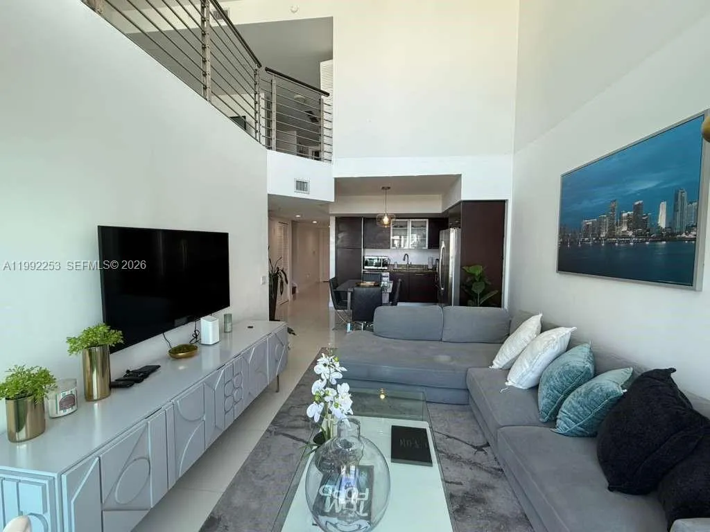 41 Se 5th St 2307, Miami, Florida 33131, Miami, Florida 33131, 2 Bedrooms Bedrooms, ,2 BathroomsBathrooms,Residential Lease,For Rent,41 Se 5th St 2307, Miami, Florida 33131,A11992253