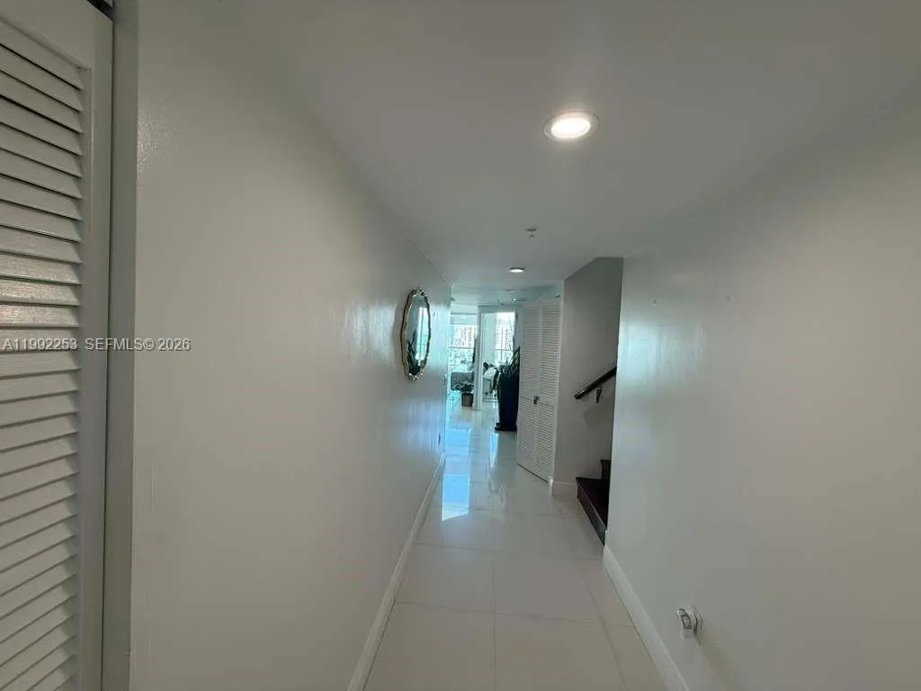 41 Se 5th St 2307, Miami, Florida 33131, Miami, Florida 33131, 2 Bedrooms Bedrooms, ,2 BathroomsBathrooms,Residential Lease,For Rent,41 Se 5th St 2307, Miami, Florida 33131,A11992253