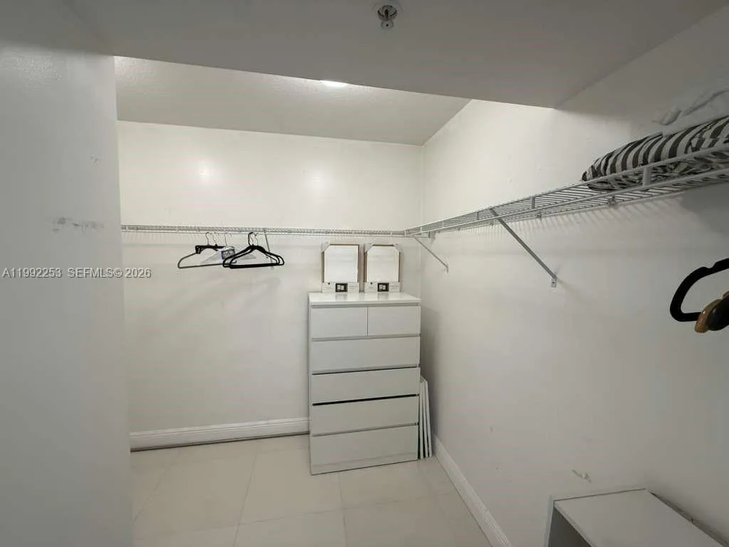 41 Se 5th St 2307, Miami, Florida 33131, Miami, Florida 33131, 2 Bedrooms Bedrooms, ,2 BathroomsBathrooms,Residential Lease,For Rent,41 Se 5th St 2307, Miami, Florida 33131,A11992253