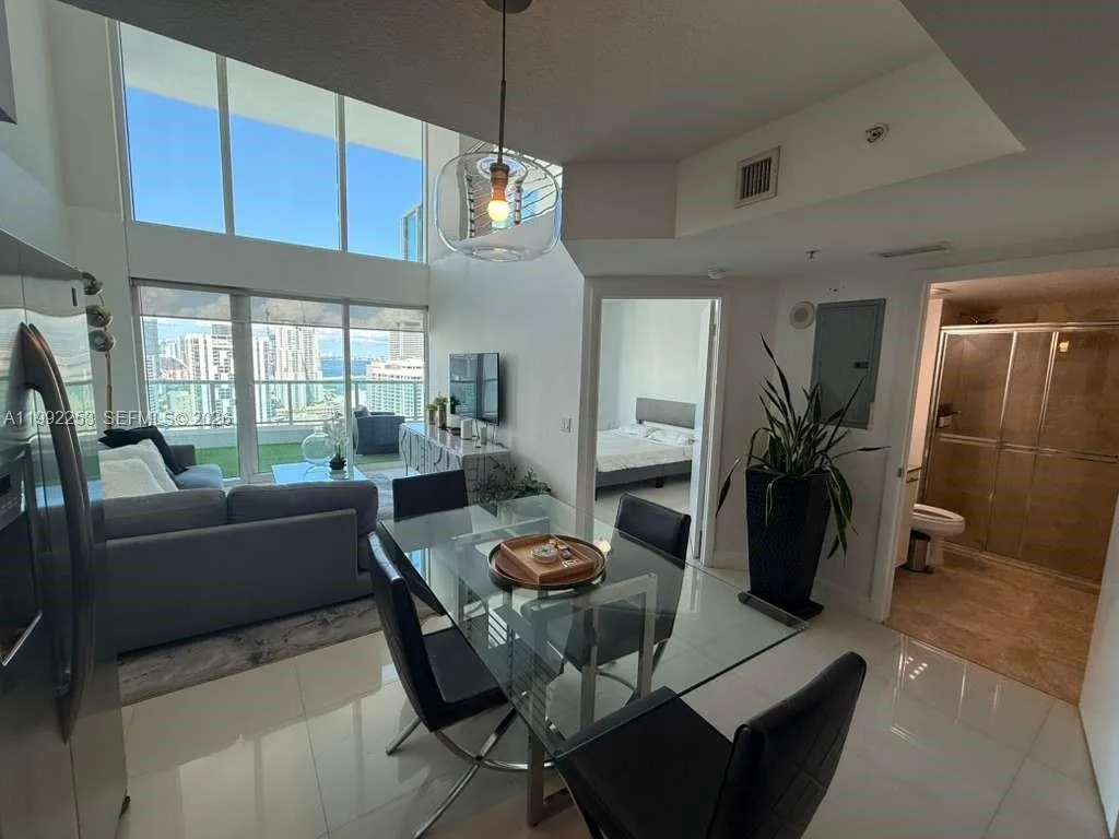 41 Se 5th St 2307, Miami, Florida 33131, Miami, Florida 33131, 2 Bedrooms Bedrooms, ,2 BathroomsBathrooms,Residential Lease,For Rent,41 Se 5th St 2307, Miami, Florida 33131,A11992253